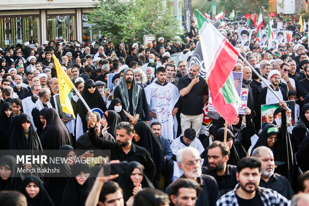 اجتماع و راهپیمایی مردم قم در حمایت رهبر انقلاب