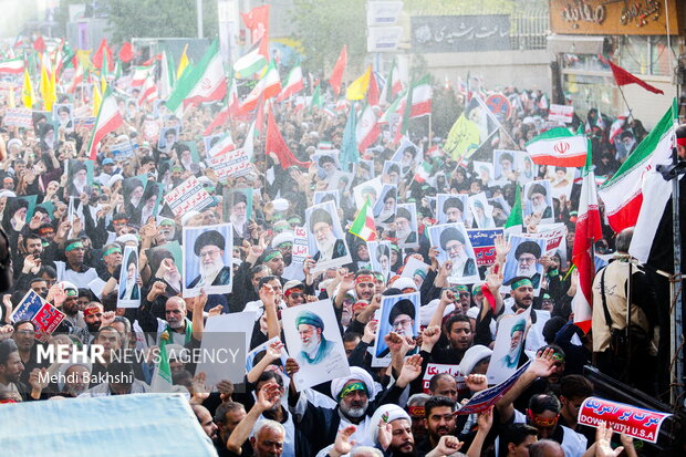 اجتماع و راهپیمایی مردم قم در حمایت رهبر انقلاب