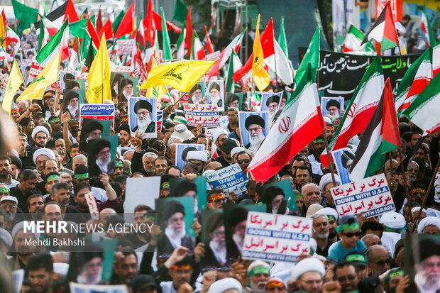 اجتماع و راهپیمایی مردم قم در حمایت رهبر انقلاب