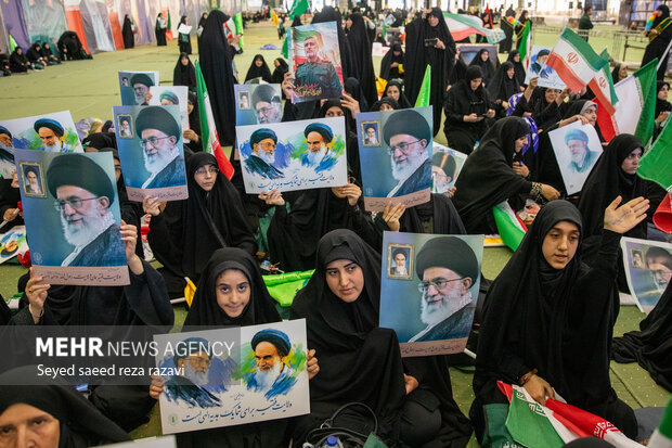 آئین بزرگداشت شهدای اقتدار ایران