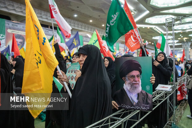 آئین بزرگداشت شهدای اقتدار ایران