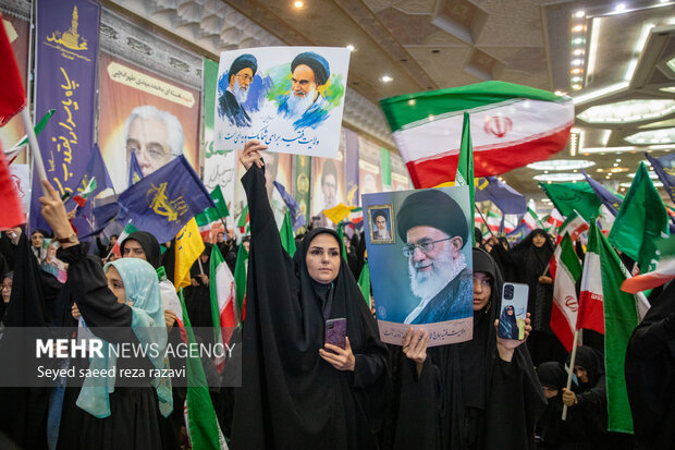 آئین بزرگداشت شهدای اقتدار ایران