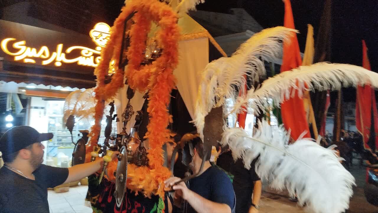 آئین خیمهگردانی هیئت پرچمداران امام حسین (ع) در آستانه اشرفیه آئین خیمهگردانی هیئت پرچمداران امام حسین (ع) در آستانه اشرفیه