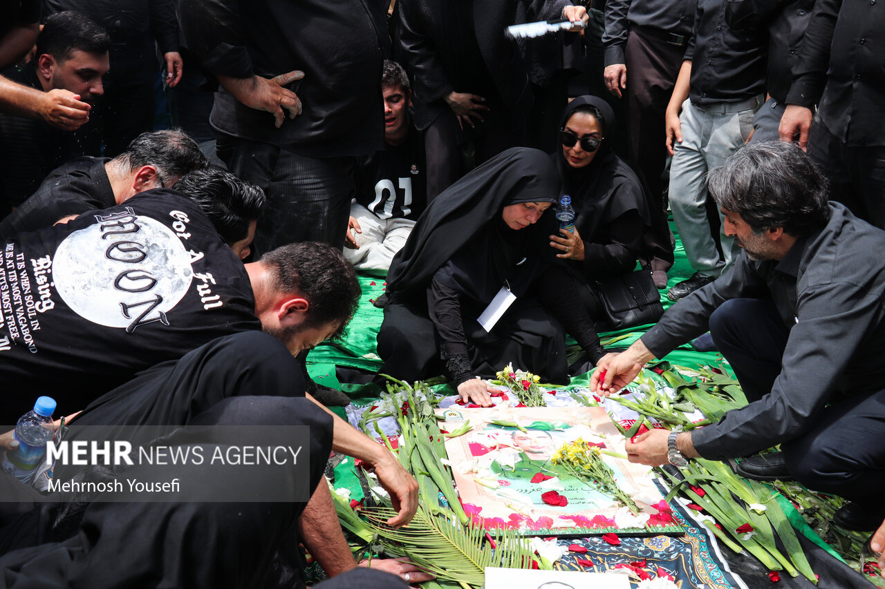 آئین تشییع پیکر مطهر سرباز شهید «محراب بشارتی» در انزلی آئین تشییع پیکر مطهر سرباز شهید «محراب بشارتی» در انزلی