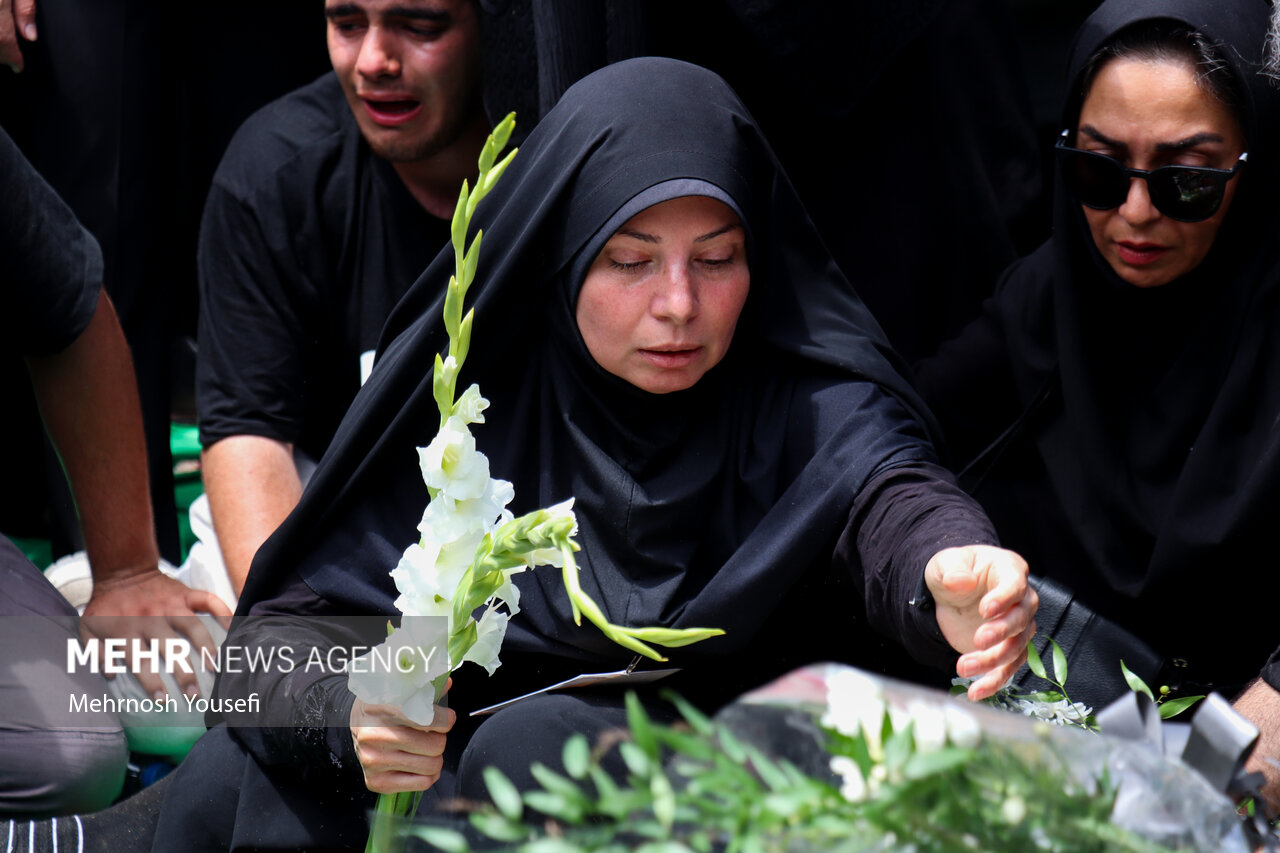 روایت مادر شهید وظیفه بشارتی از فرزندش؛ «محراب» را به خدا سپردم