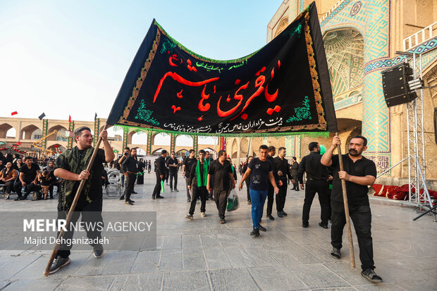 سوگواری عزاداران خاص حسین (ع) در حسینیه ایران