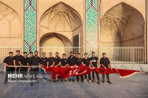 سوگواری عزاداران خاص حسین (ع) در حسینیه ایران