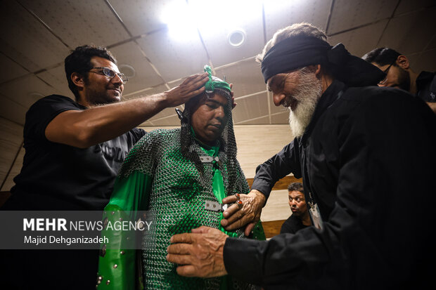 سوگواری عزاداران خاص حسین (ع) در حسینیه ایران