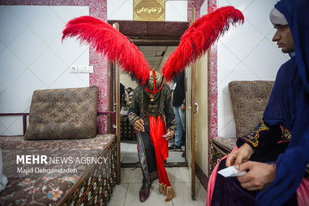 سوگواری عزاداران خاص حسین (ع) در حسینیه ایران