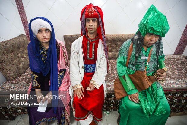 سوگواری عزاداران خاص حسین (ع) در حسینیه ایران