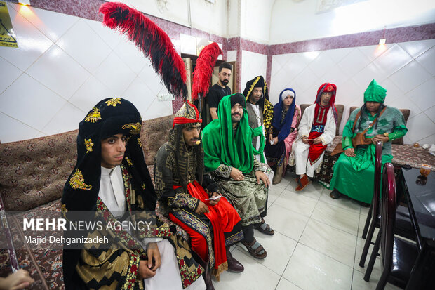 سوگواری عزاداران خاص حسین (ع) در حسینیه ایران