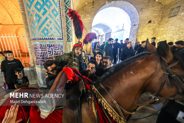 سوگواری عزاداران خاص حسین (ع) در حسینیه ایران