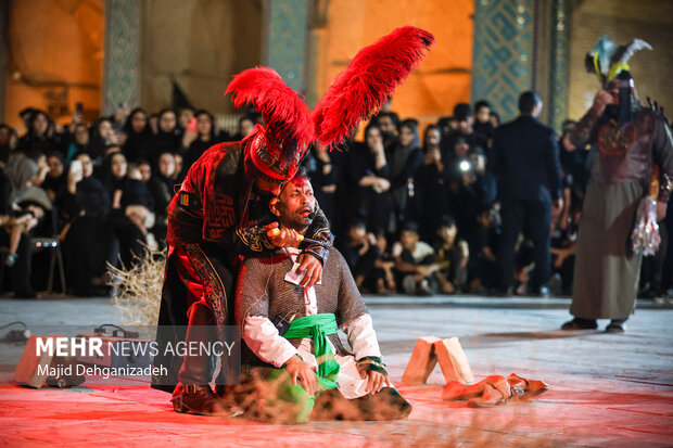 سوگواری عزاداران خاص حسین (ع) در حسینیه ایران