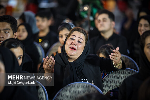 سوگواری عزاداران خاص حسین (ع) در حسینیه ایران