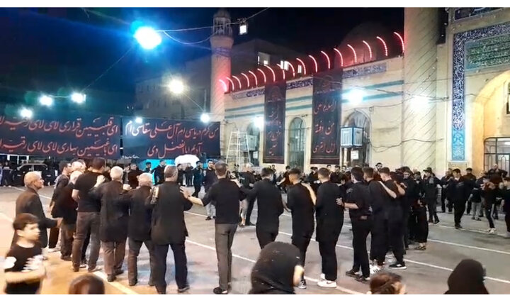 سینه زنی و عزاداری مردم ارومیه در شب هفتم ماه محرم