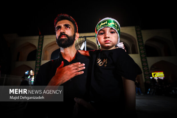 سوگواری عزاداران خاص حسین (ع) در حسینیه ایران