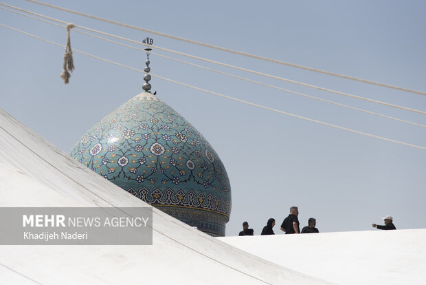 آیین برافراشتن خیمه عزاداری در هارونیه اصفهان