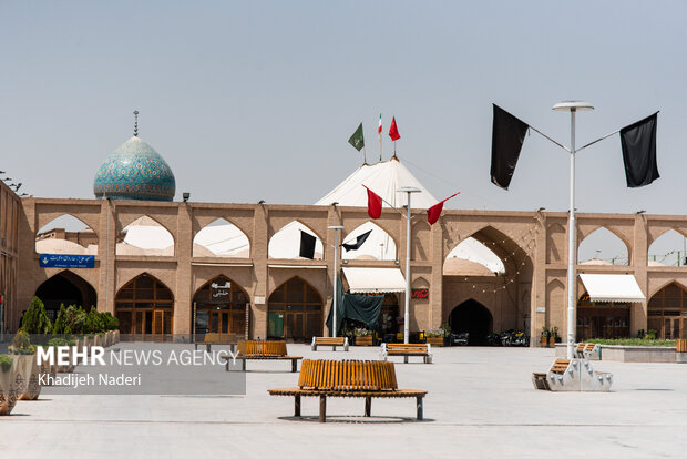 آیین برافراشتن خیمه عزاداری در هارونیه اصفهان