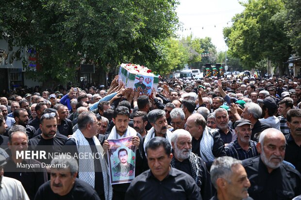 تشییع و تدفین پیکر مطهر شهید «ایمان وحیدی» در خراسان شمالی