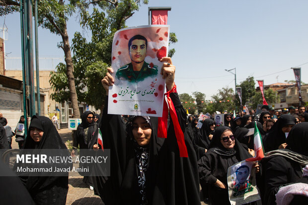 تشییع پیکر شهید مدافع وطن«محمدمهدی مهدی‌پور»در قزوین