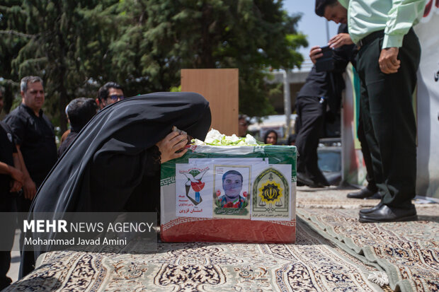 تشییع پیکر شهید مدافع وطن«محمدمهدی مهدی‌پور»در قزوین