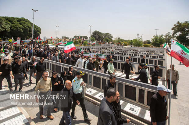 تشییع پیکر شهید مدافع وطن«محمدمهدی مهدی‌پور»در قزوین