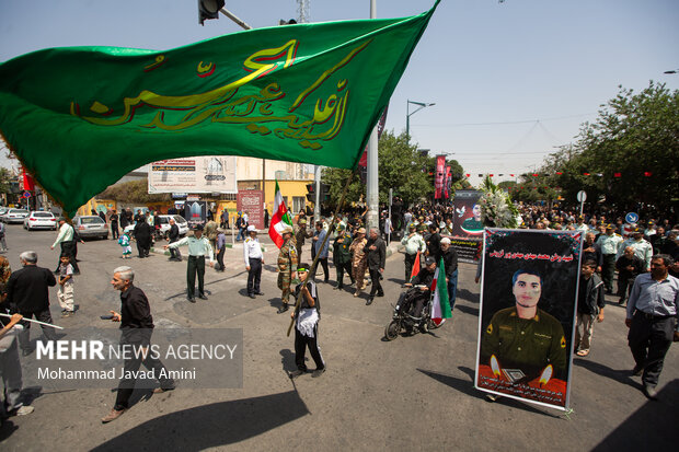 تشییع پیکر شهید مدافع وطن«محمدمهدی مهدی‌پور»در قزوین