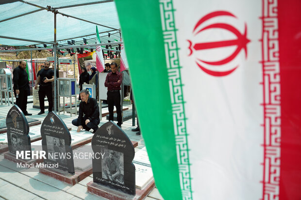 حضور رئیس ستاد اجرایی فرمان امام بر مزار شهدای حملات رژیم صهیونیستی