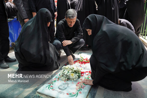 حضور رئیس ستاد اجرایی فرمان امام بر مزار شهدای حملات رژیم صهیونیستی