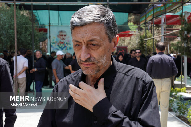 حضور رئیس ستاد اجرایی فرمان امام بر مزار شهدای حملات رژیم صهیونیستی