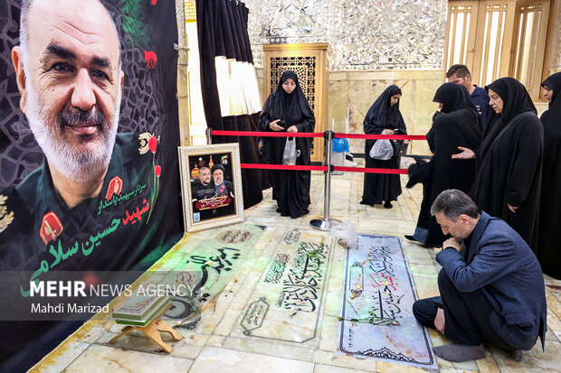 حضور رئیس ستاد اجرایی فرمان امام بر مزار شهدای حملات رژیم صهیونیستی