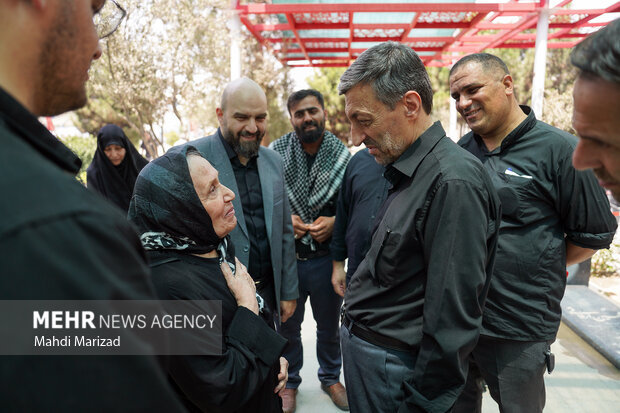 حضور رئیس ستاد اجرایی فرمان امام بر مزار شهدای حملات رژیم صهیونیستی
