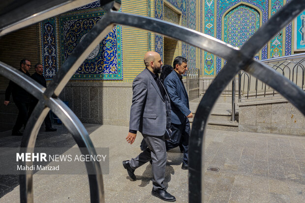 حضور رئیس ستاد اجرایی فرمان امام بر مزار شهدای حملات رژیم صهیونیستی