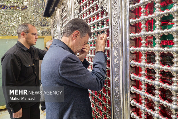 حضور رئیس ستاد اجرایی فرمان امام بر مزار شهدای حملات رژیم صهیونیستی
