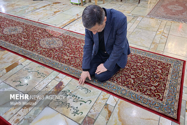 حضور رئیس ستاد اجرایی فرمان امام بر مزار شهدای حملات رژیم صهیونیستی