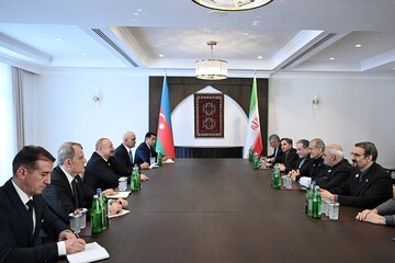 Pezeşkiyan ile Aliyev görüştü