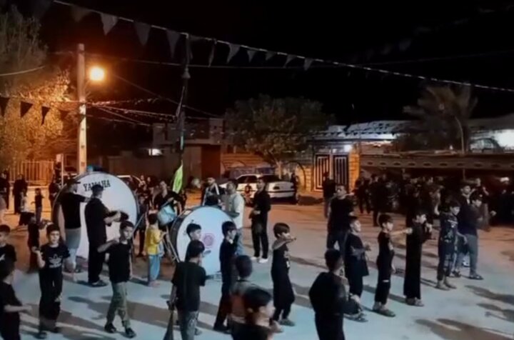 مراسم زنجیرزنی در روستای سرمستان شهرستان دیر