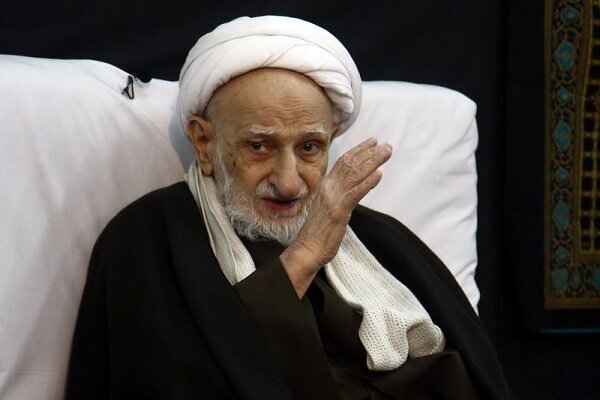 آیت الله بهجت می گفتند روضه‌های صریح و بی پرده را دیگر نخوانید