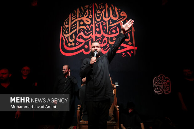عزاداری شب هشتم محرم در هیئت خادمان قزوین