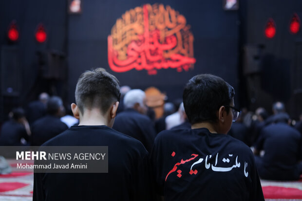 عزاداری شب هشتم محرم در هیئت خادمان قزوین