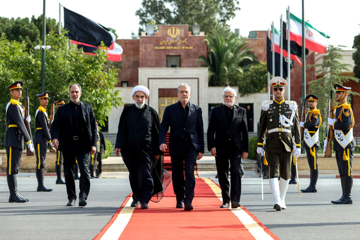 پزشکیان عازم «خانکندی» جمهوری آذربایجان شد