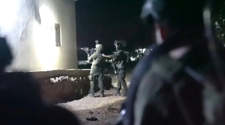 Israeli army conducts airborne assault near Damascus