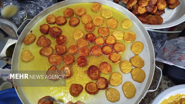 کاکاهای نذری؛ میراث بیش از یک قرن عشق بانوان جسیدان به سیدالشهدا (ع) کاکاهای نذری؛ میراث بیش از یک قرن عشق بانوان جسیدان به سیدالشهدا (ع)