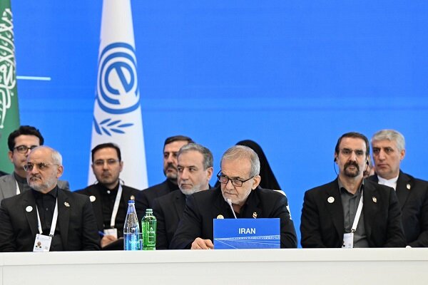 Pezeşkiyan EİT Liderler Zirvesi'nde konuştu
