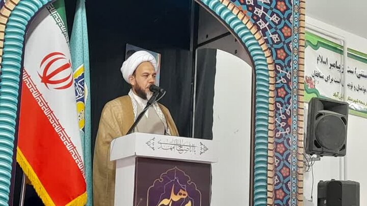 عاشورا پرچم حاکمیت دین خداست