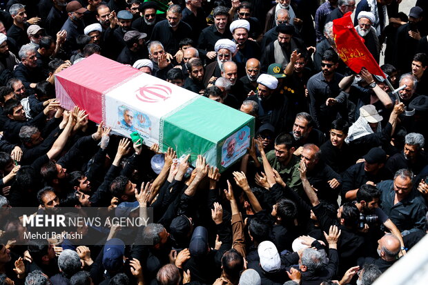 بازخوانی نقش آفرینی قمی ها در دفاع مقدس با تقدیم ۶۰۹۰ شهید