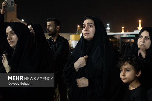 نوای شاه حسین گویان در جوار حرم امام رضا(ع)