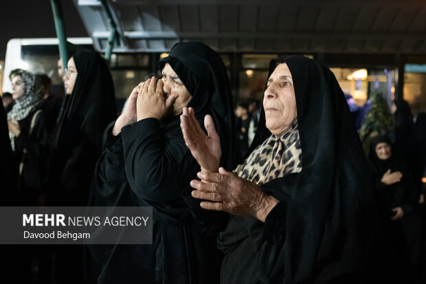 نوای شاه حسین گویان در جوار حرم امام رضا(ع)