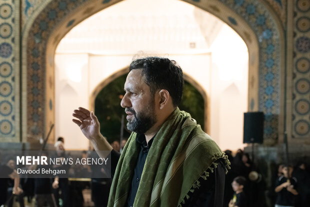 نوای شاه حسین گویان در جوار حرم امام رضا(ع)