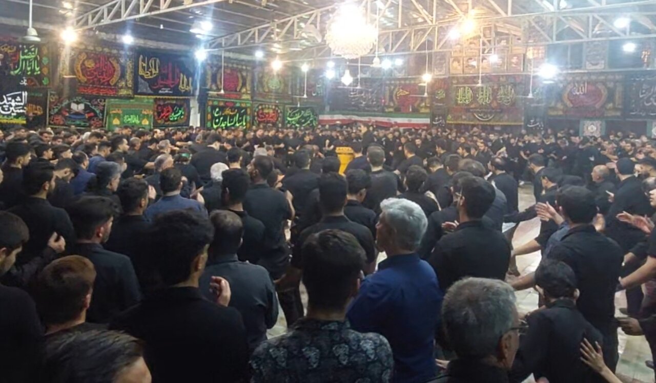 سینه‌زنی سنتی شب هشتم محرم در دشتستان